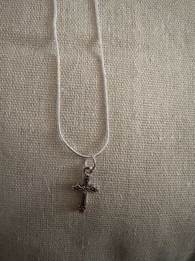 Cross Pendant Necklace - Silver